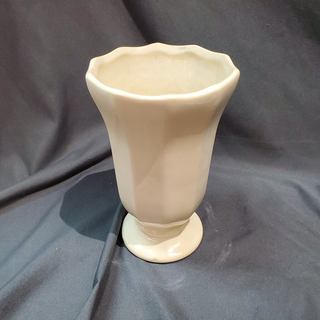 McCoy Vase, Cream, Size: 7"H