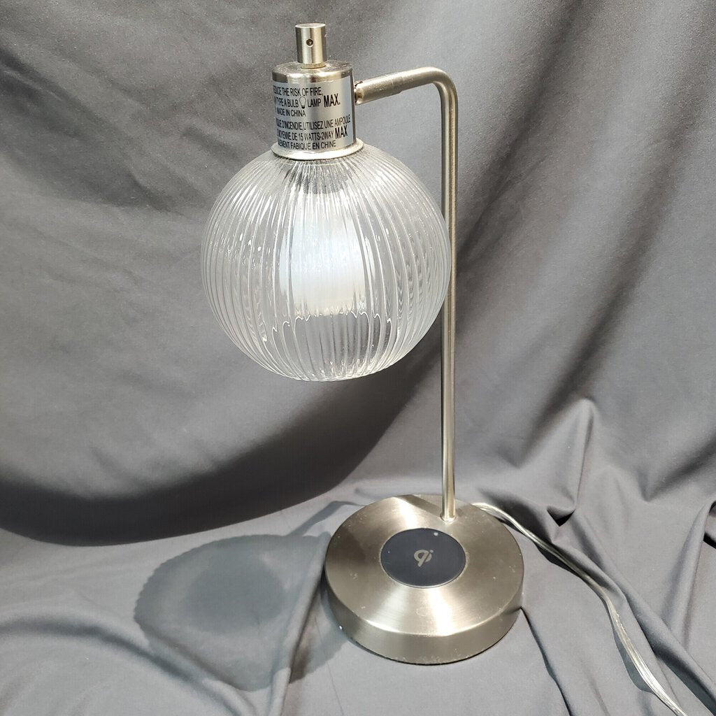 Lamp W Wireless Charger, Size: 18"H