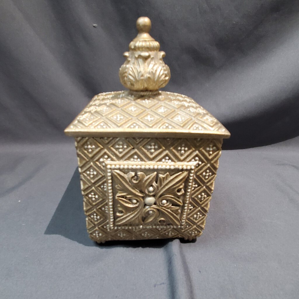 Ornate Box W/lid, Size: 8x4
