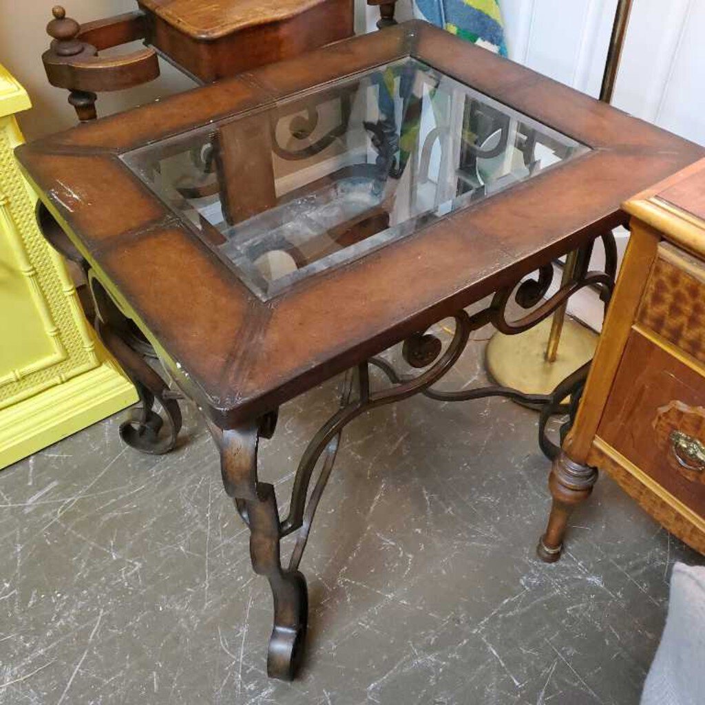 Iron + Wood End Table, Size: 25x30x28
