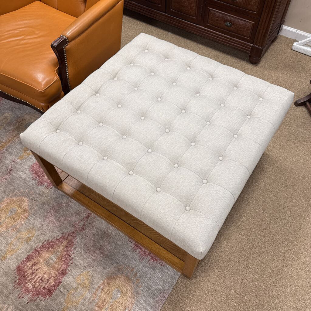 Tufted ottoman square wood bottom