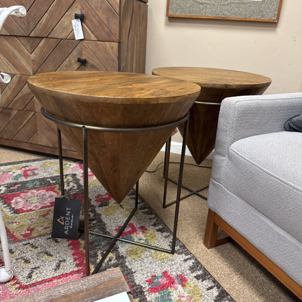 *NEW* Pair Lockhart End Tables