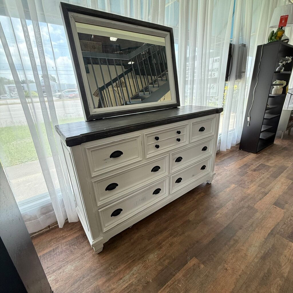 *NEW* Amelia Dresser