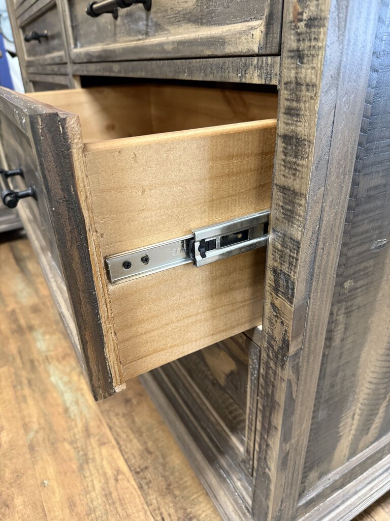 *NEW* Thompson Chest