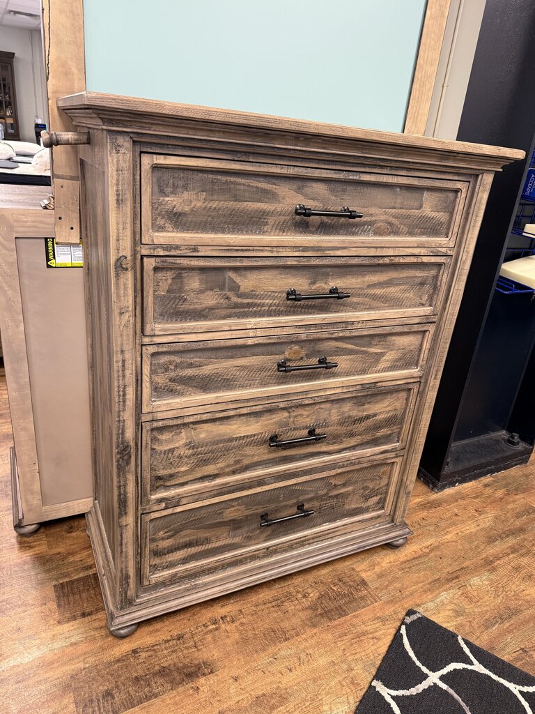 *NEW* Thompson Chest