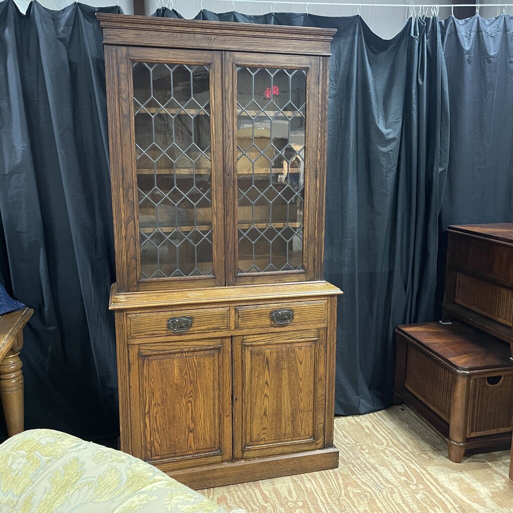 Cabinet w/Leaded Glass Hutch