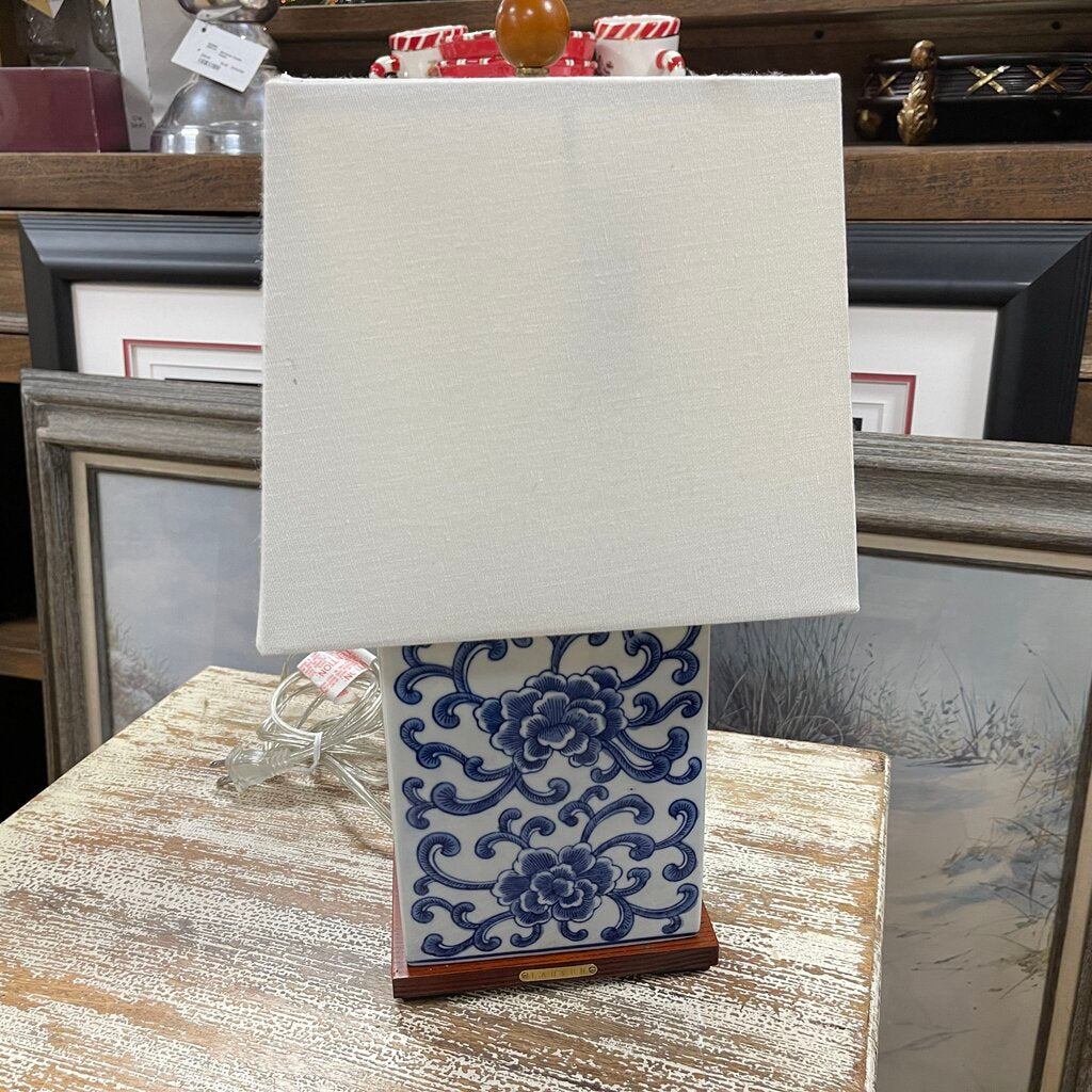 Avalon Blue Peony & Vine Lamp