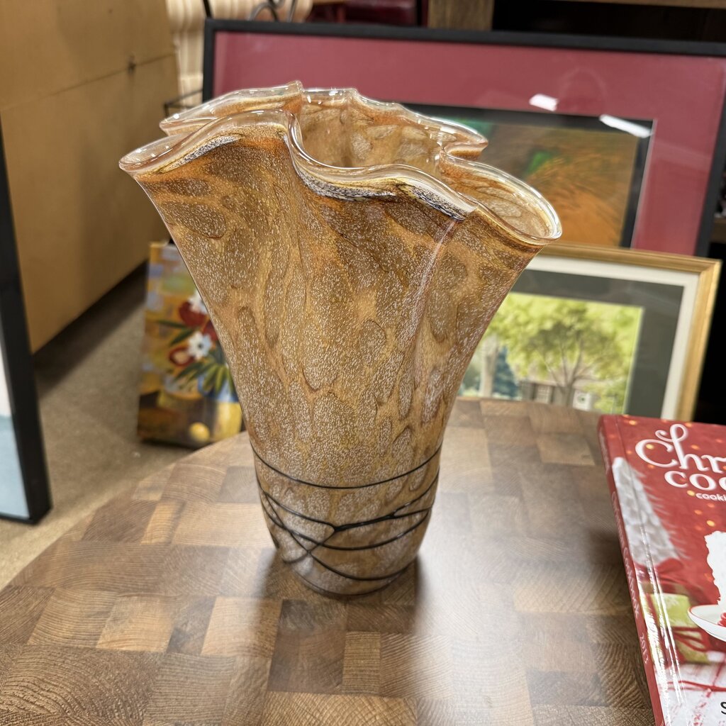 Ruffle Edge Glass Vase