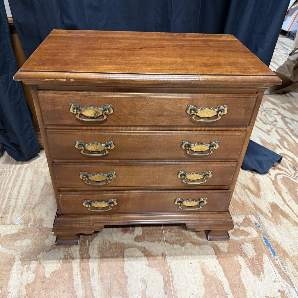 4-Dr Accent Chest