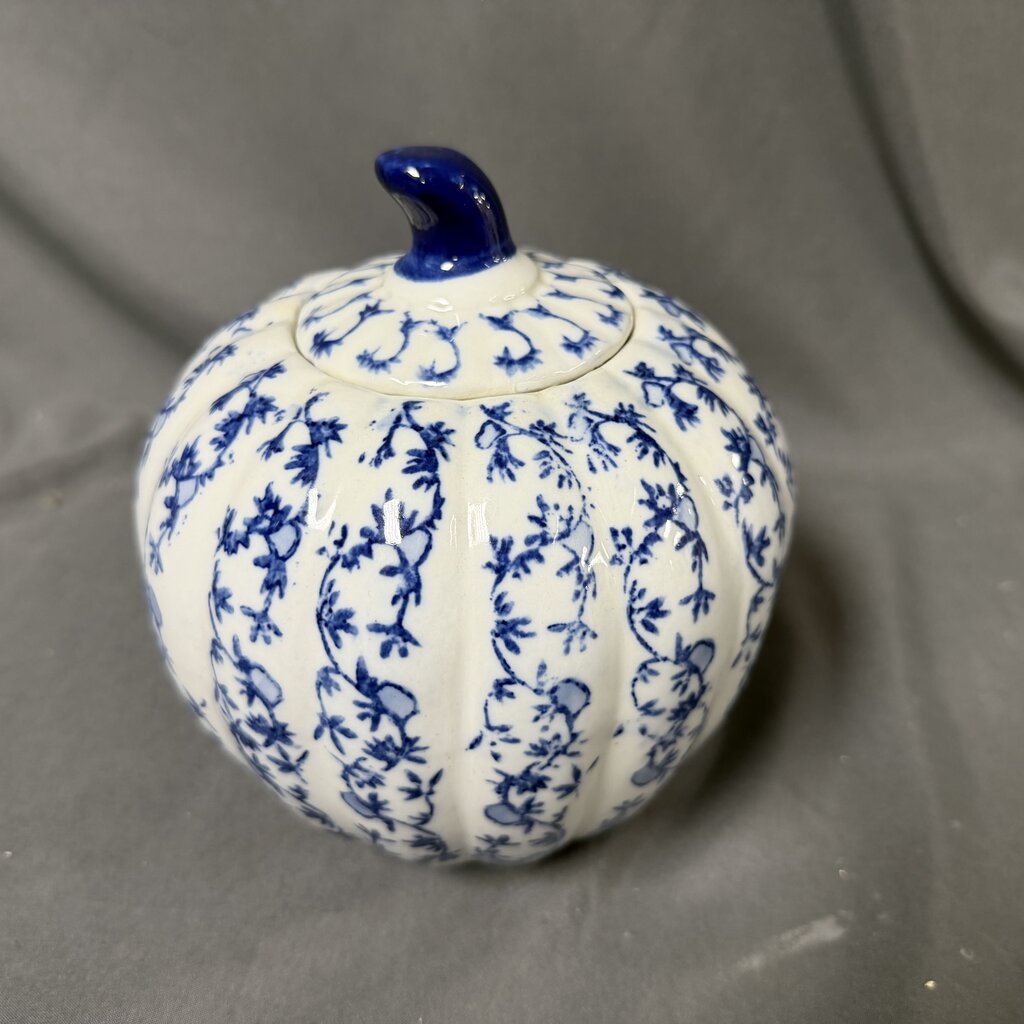 Chinoiserie Jar w/Lid