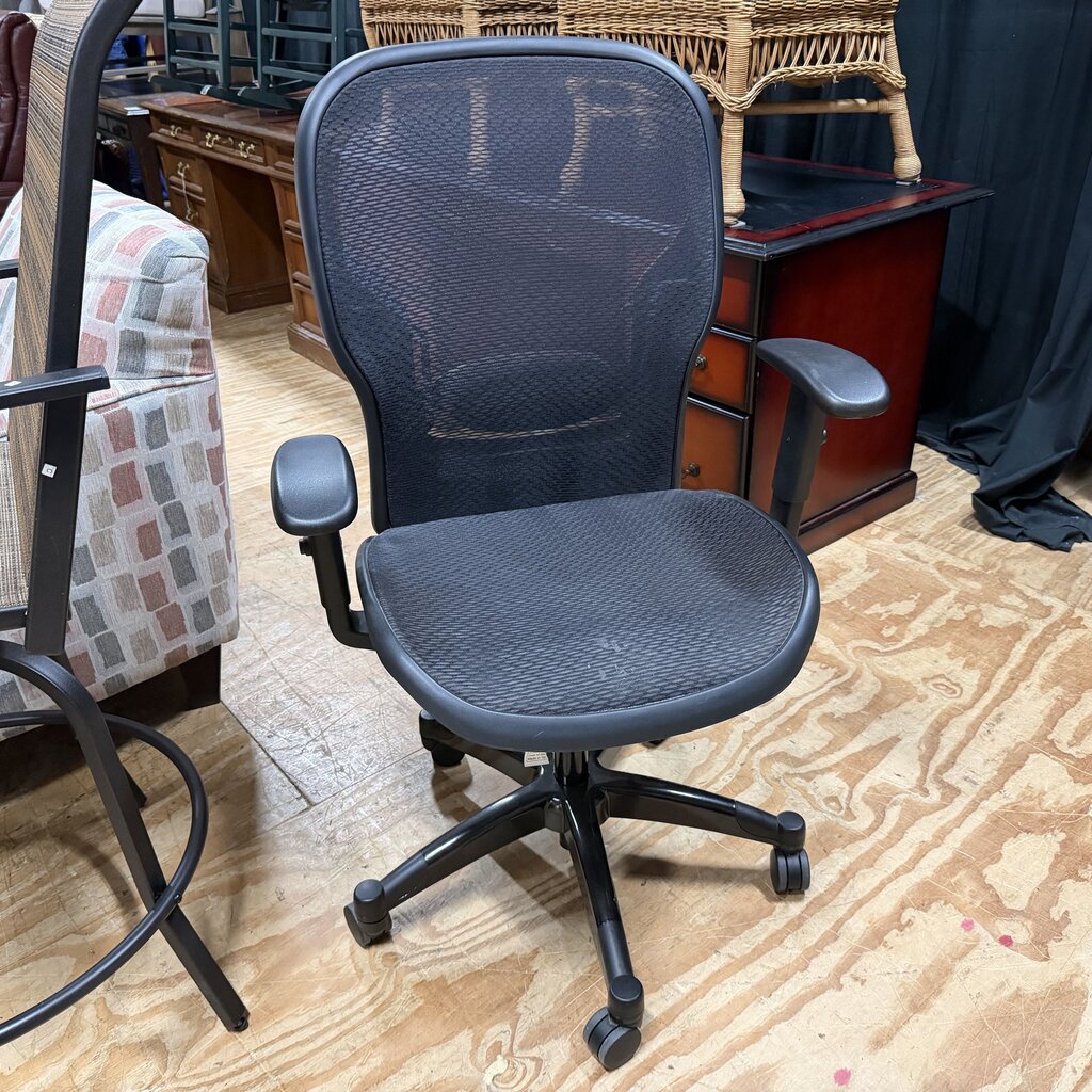 Adjustable Mesh Office Chair