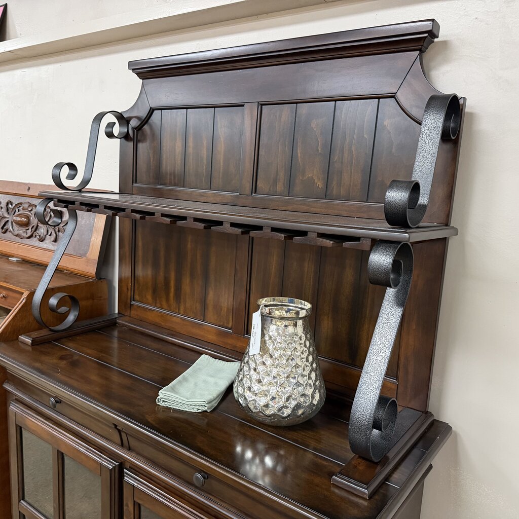 Cabinet w/Hutch
