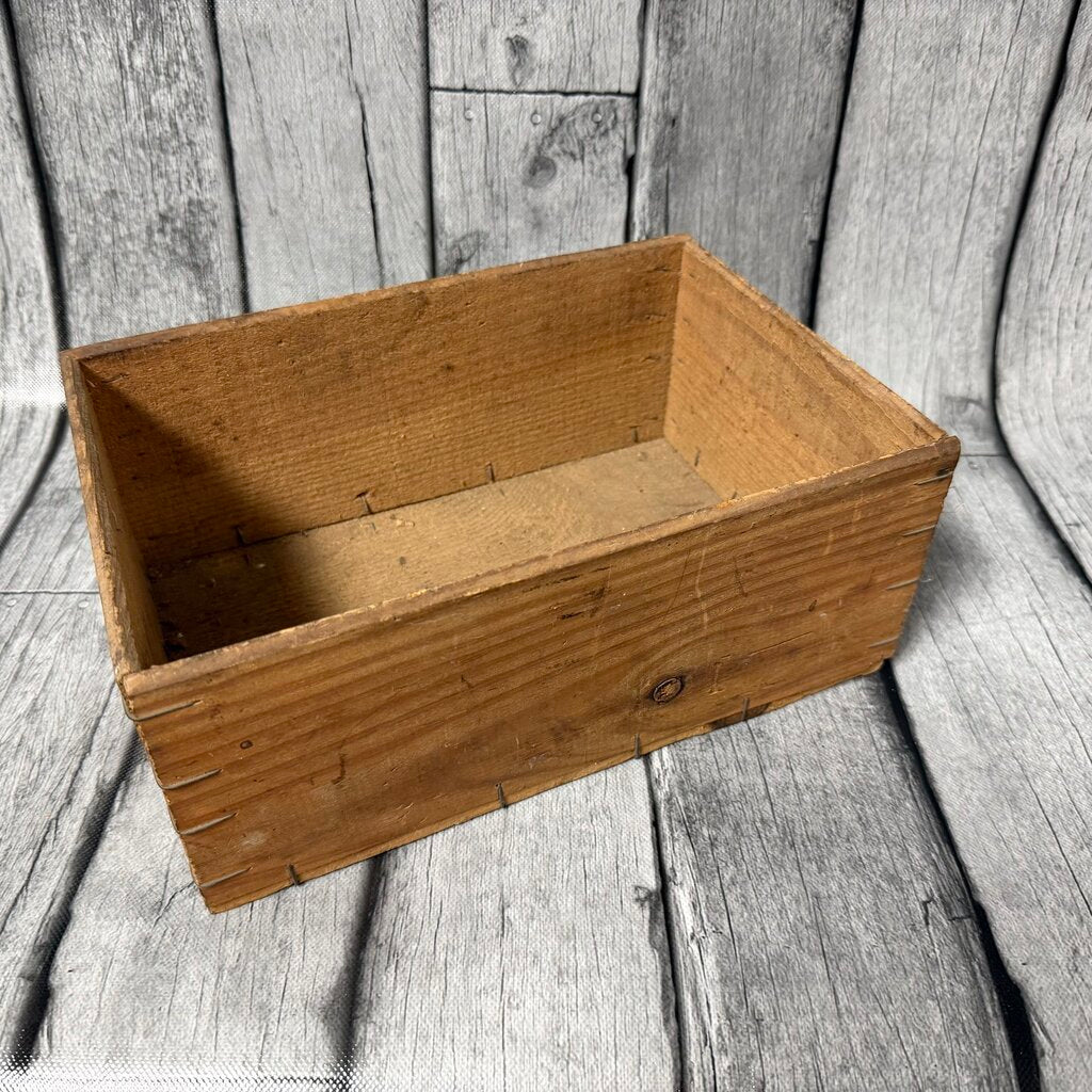 Vintage Cruse Wines Crate
