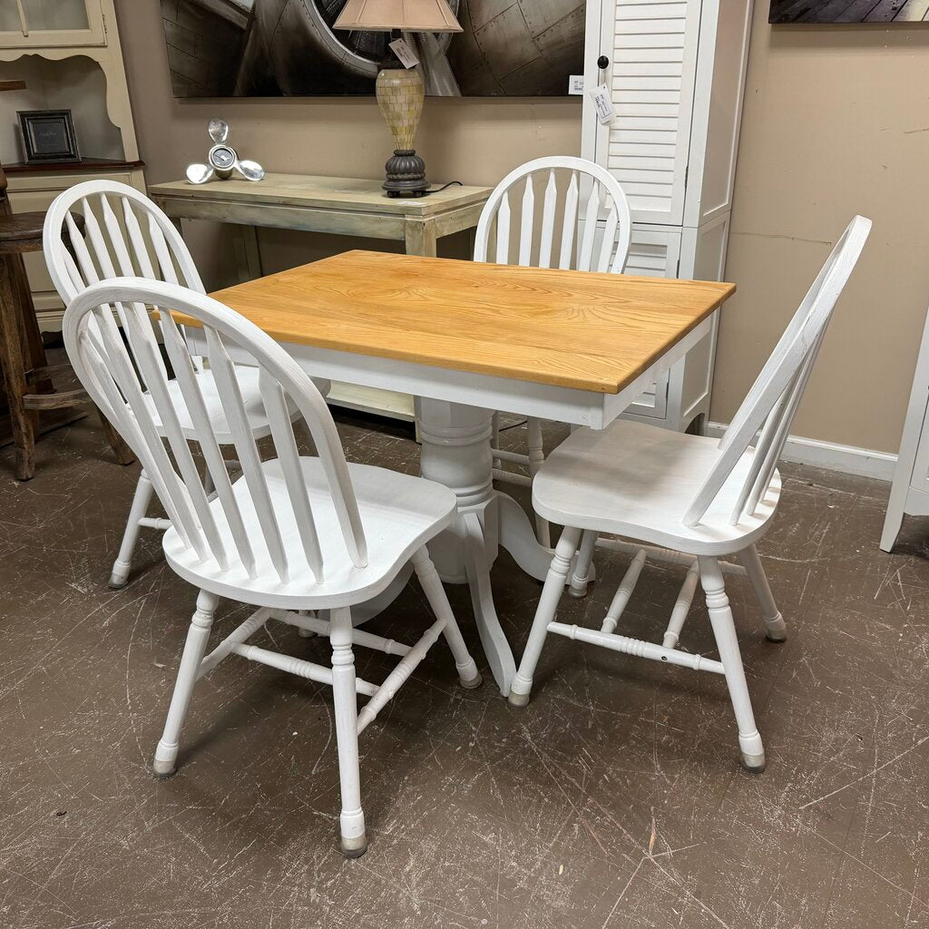 Kitchen Table + 4 Chairs