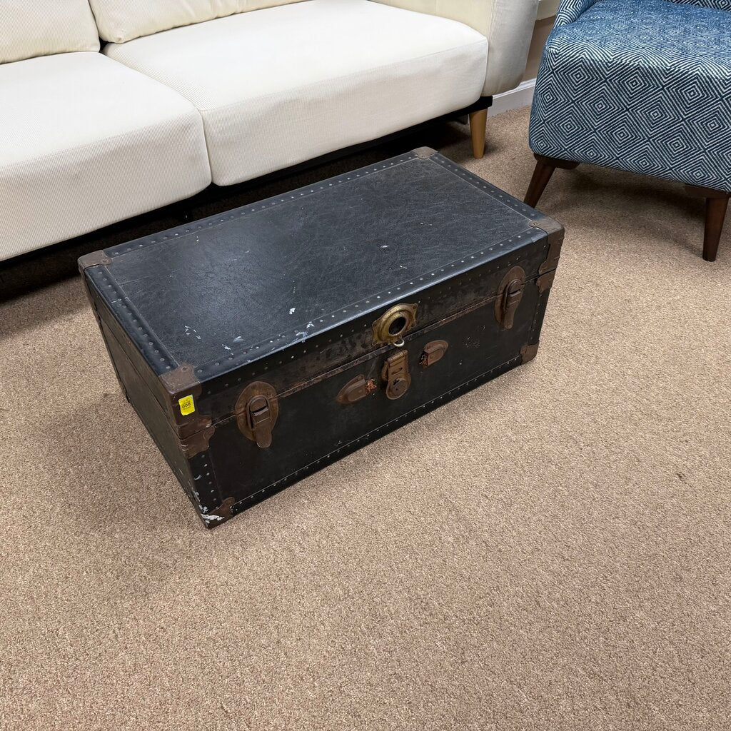 Antique Steamer Trunk w/Tray