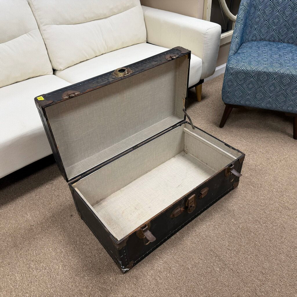 Antique Steamer Trunk w/Tray