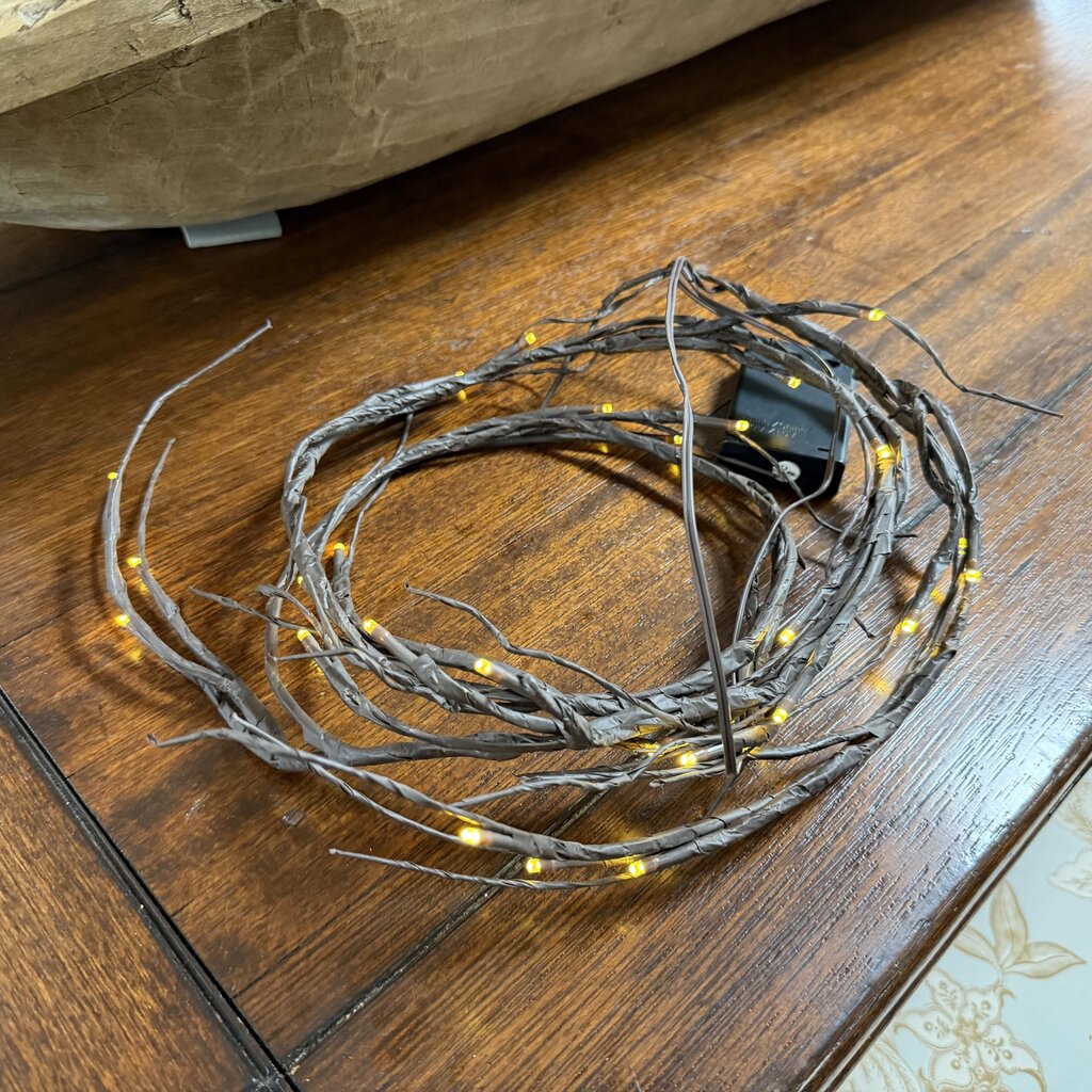6' Lighted Vine Garland