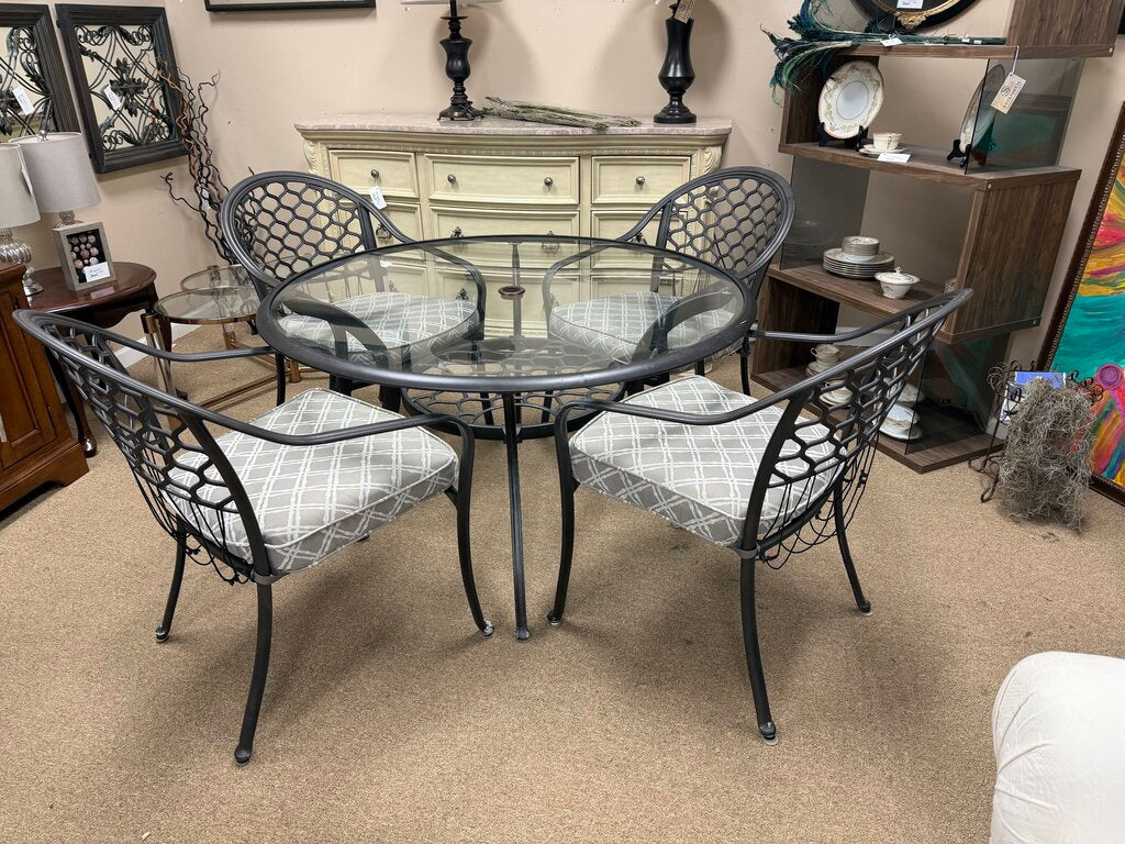 Round Patio Table + 4 Chairs