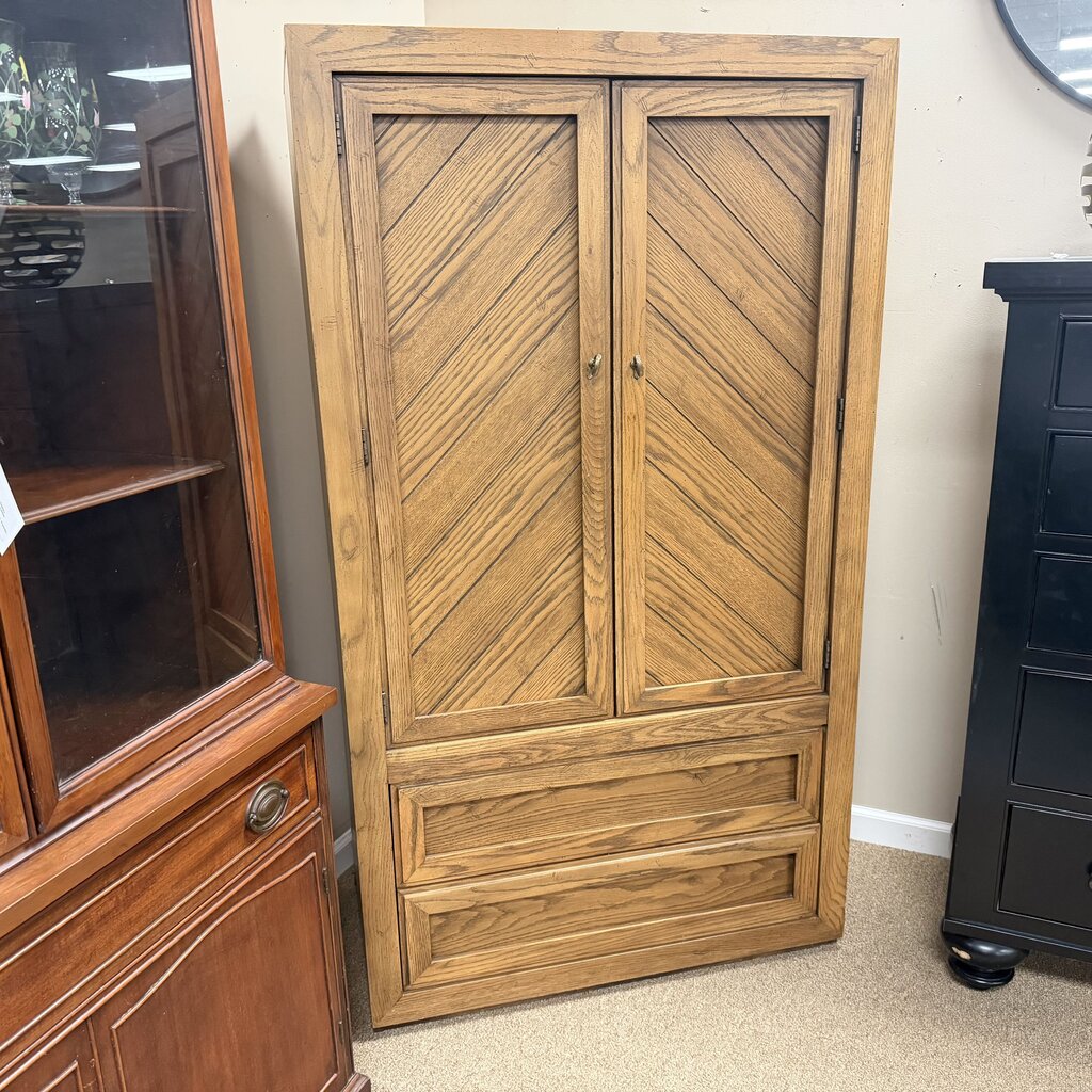 Armoire/Gentleman's Chest