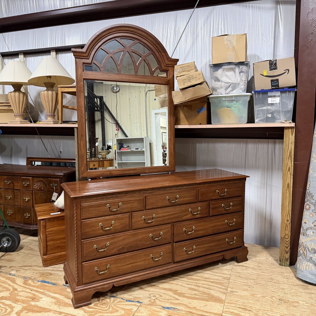 Dresser w/Mirror
