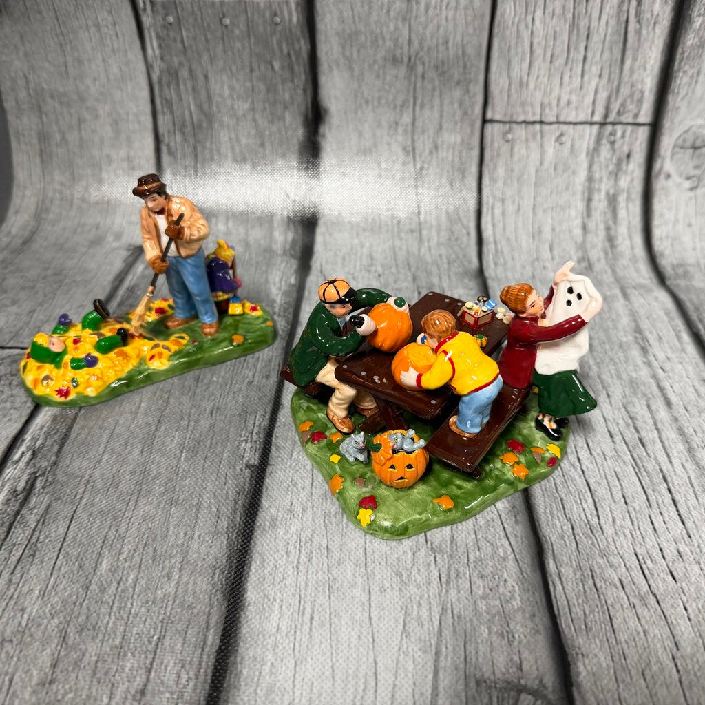 Set/2 Preparing for Halloween Figures (with box)