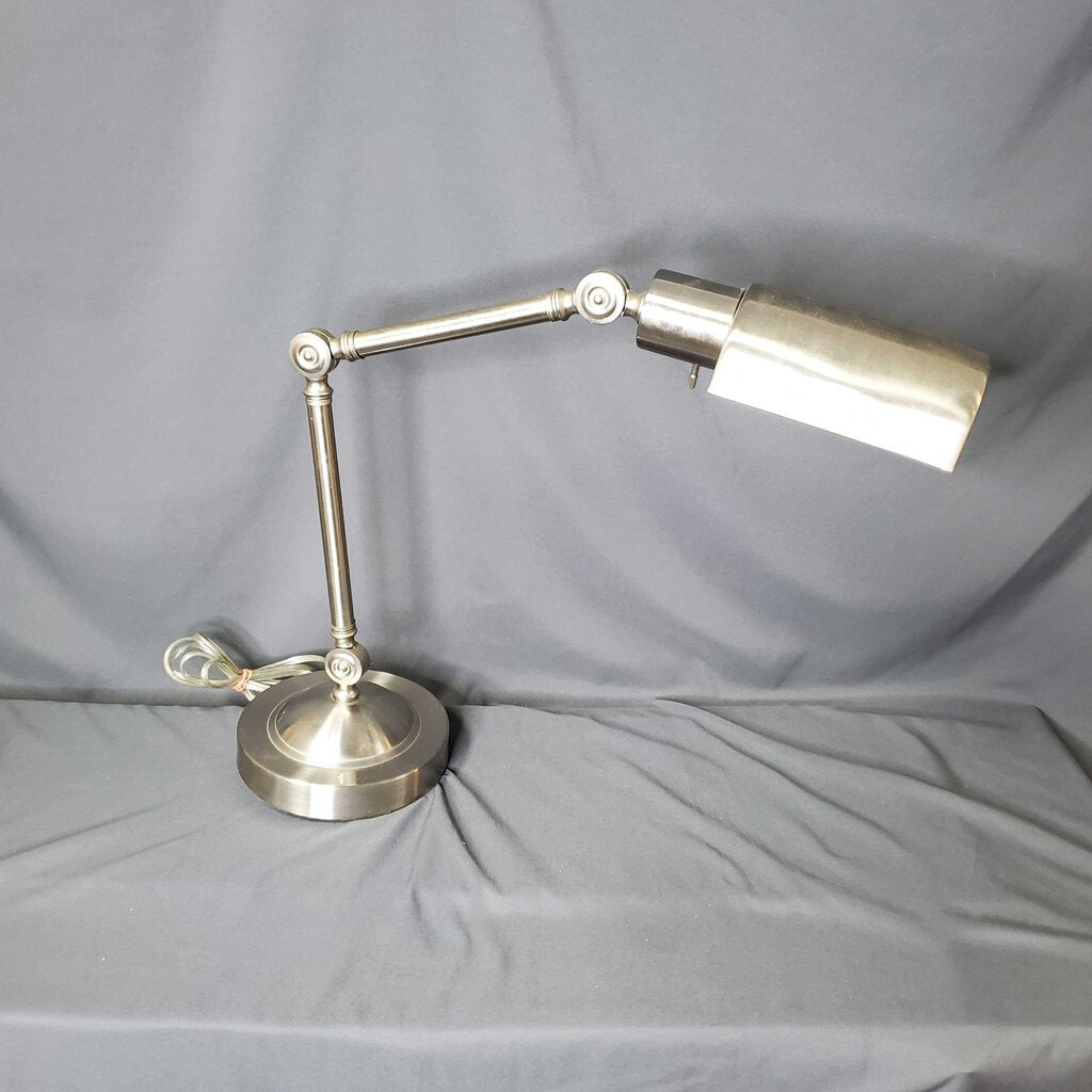 Adjustable arm desk lamp