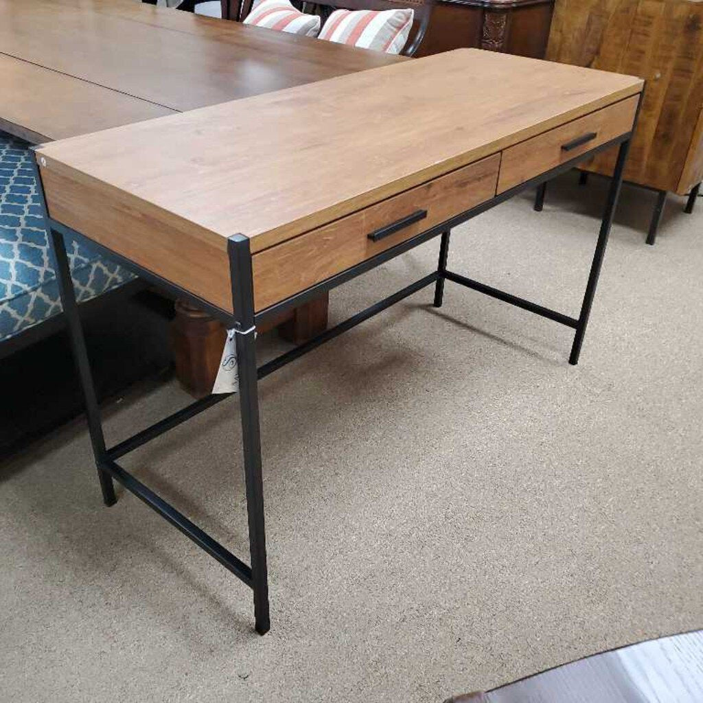 Desk with 2 drawers