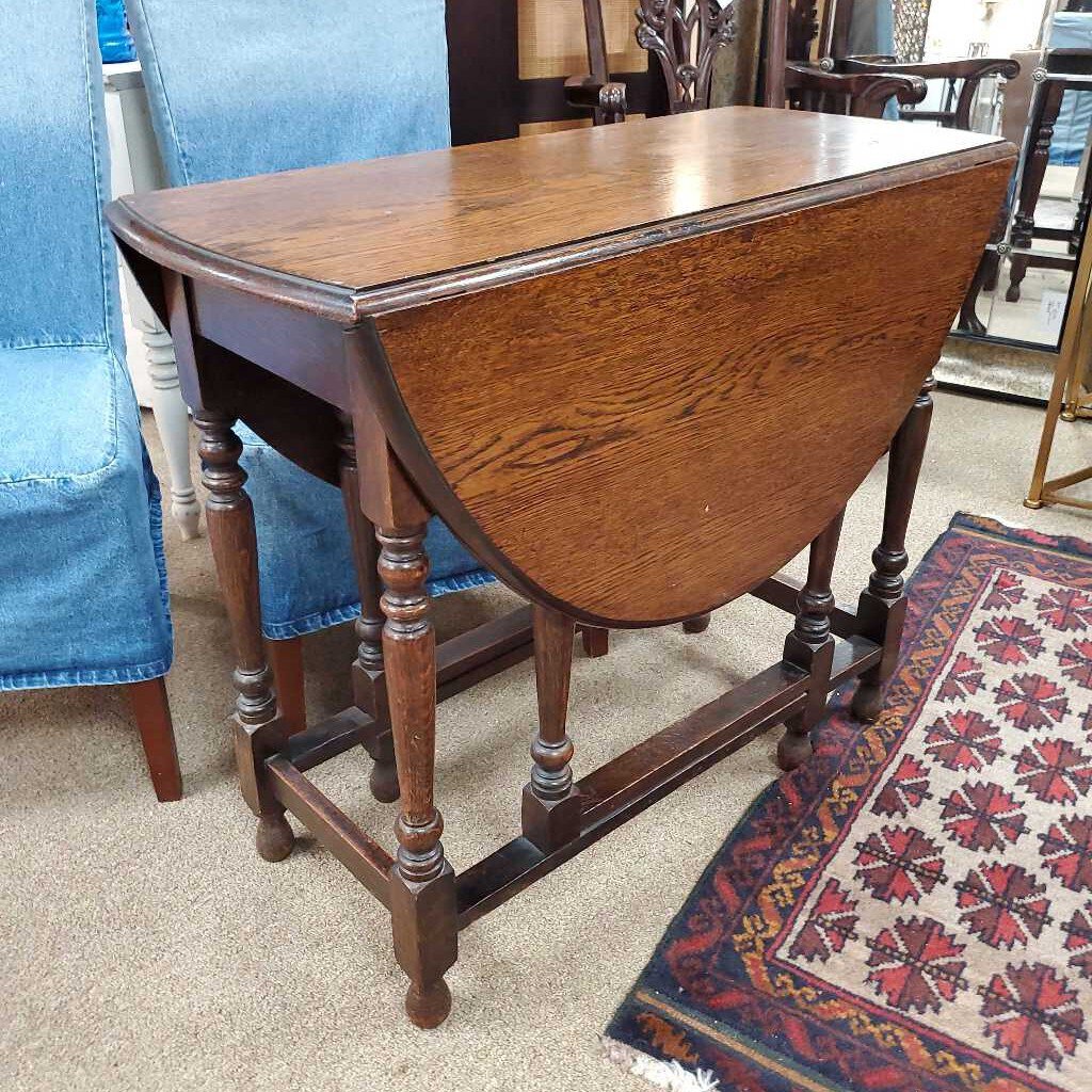 Gate leg table