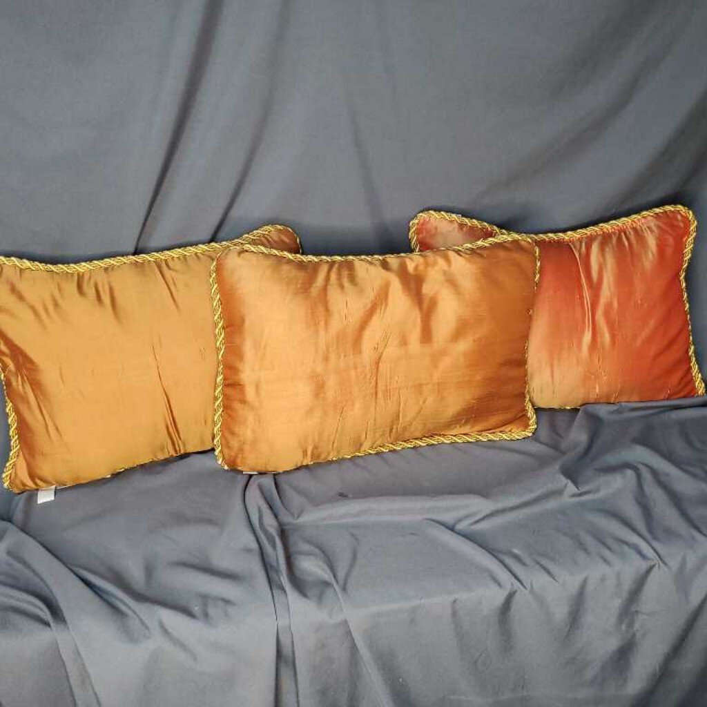 Set/3 Silk Pillows