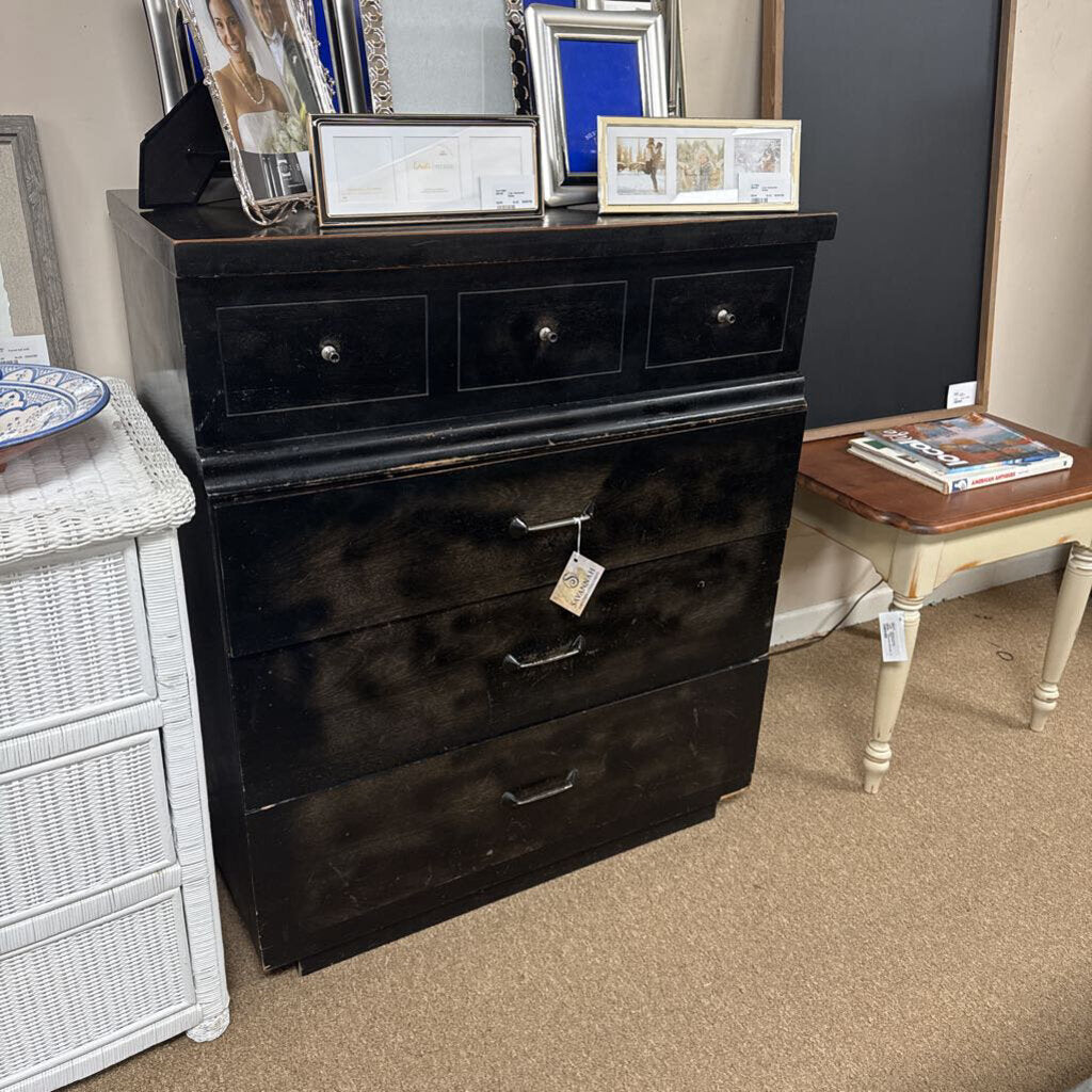 Chest of drawer