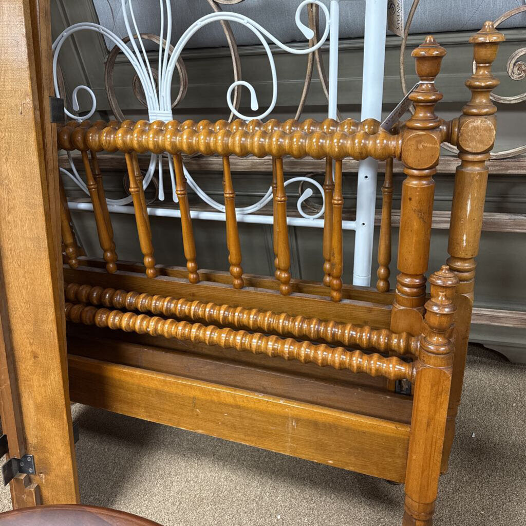 Pair Spindle beds