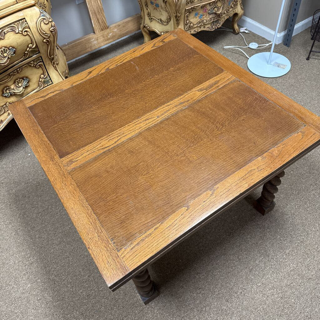 Coffee Table with Spindle Legs