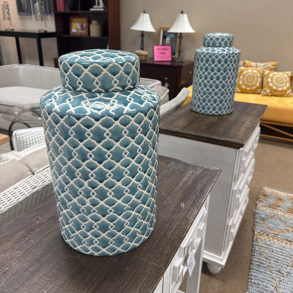 Pair blue pattern ginger jars