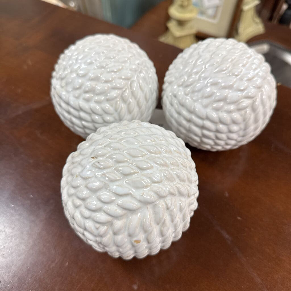 3 Decor Balls