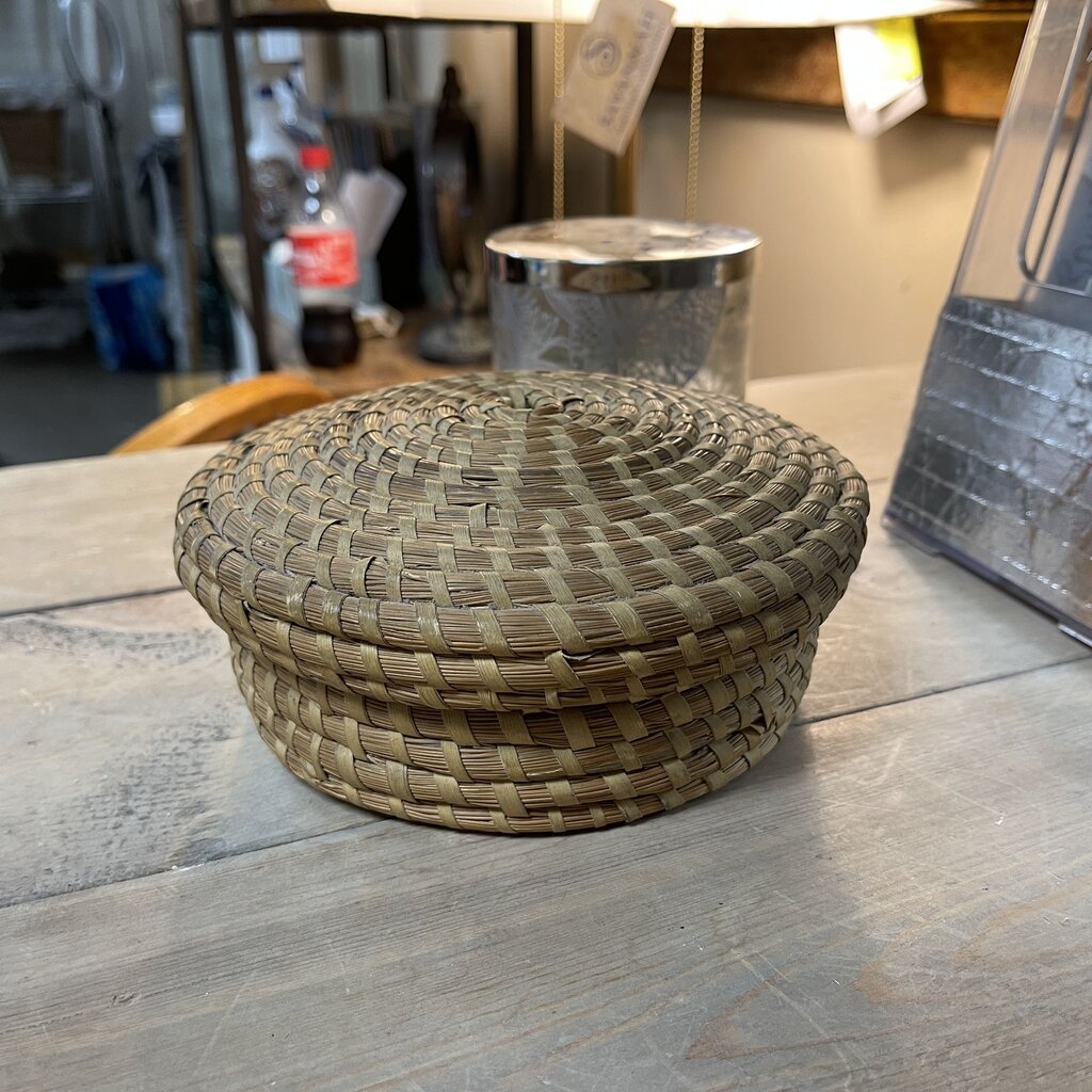 Seagrass Basket with Lid