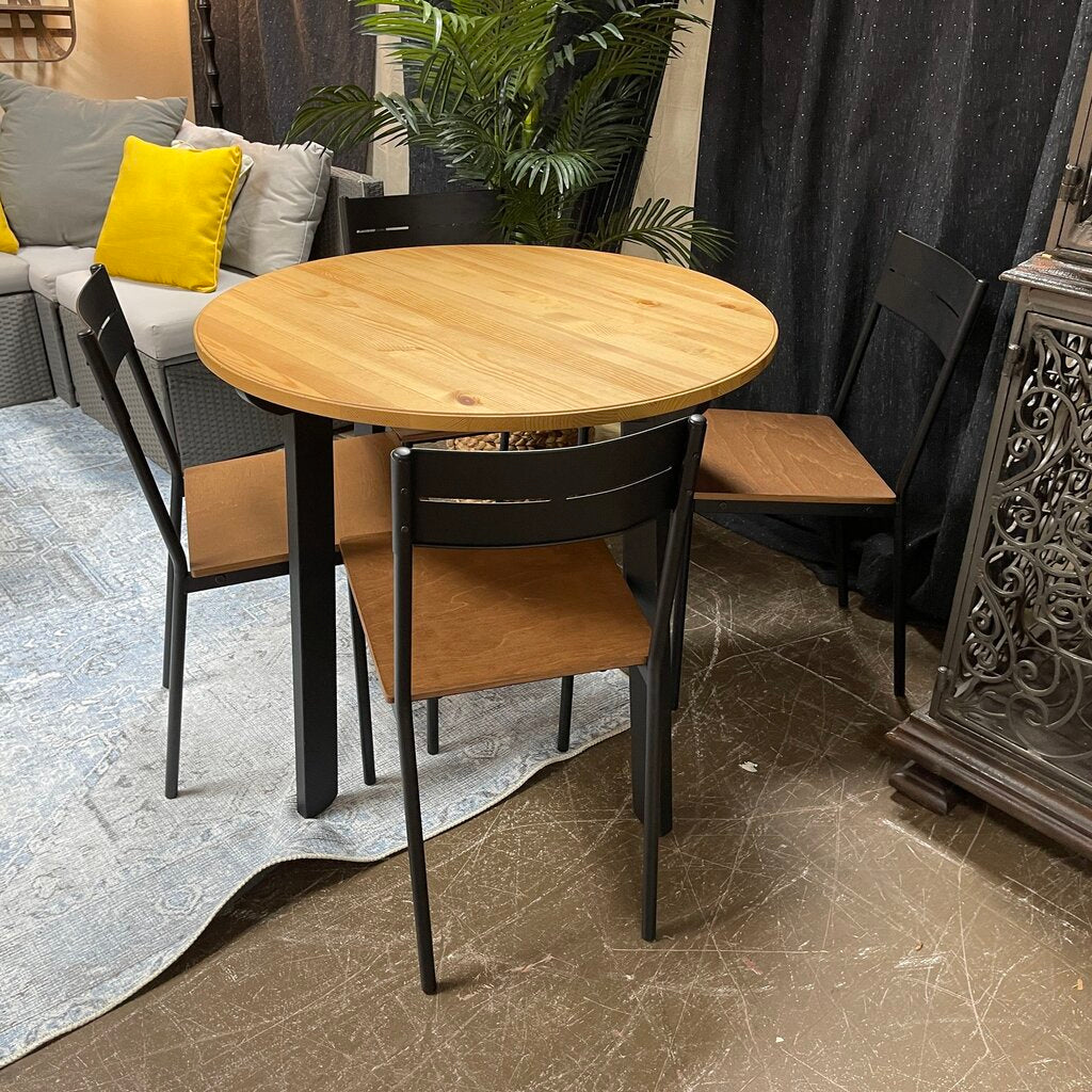 Round Table + 4 Chairs