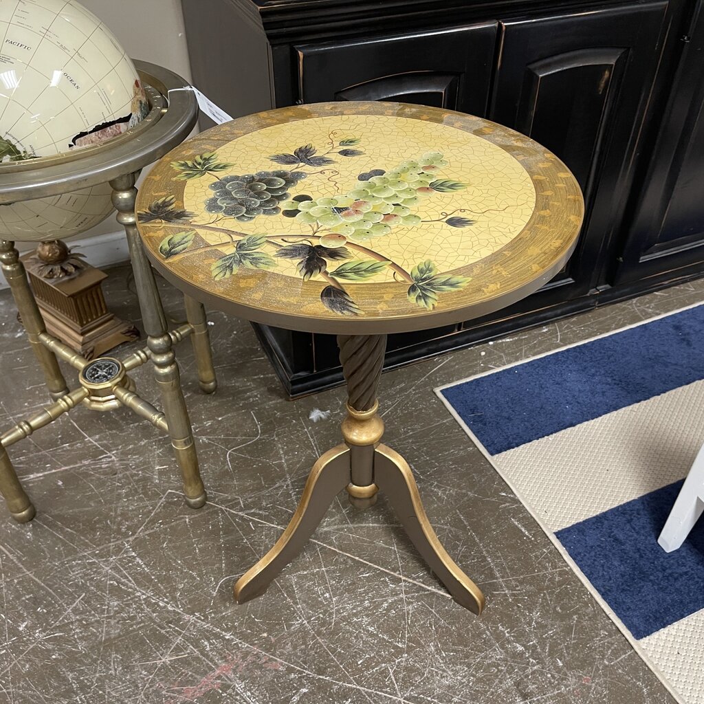 Round Accent Table w/Grapes