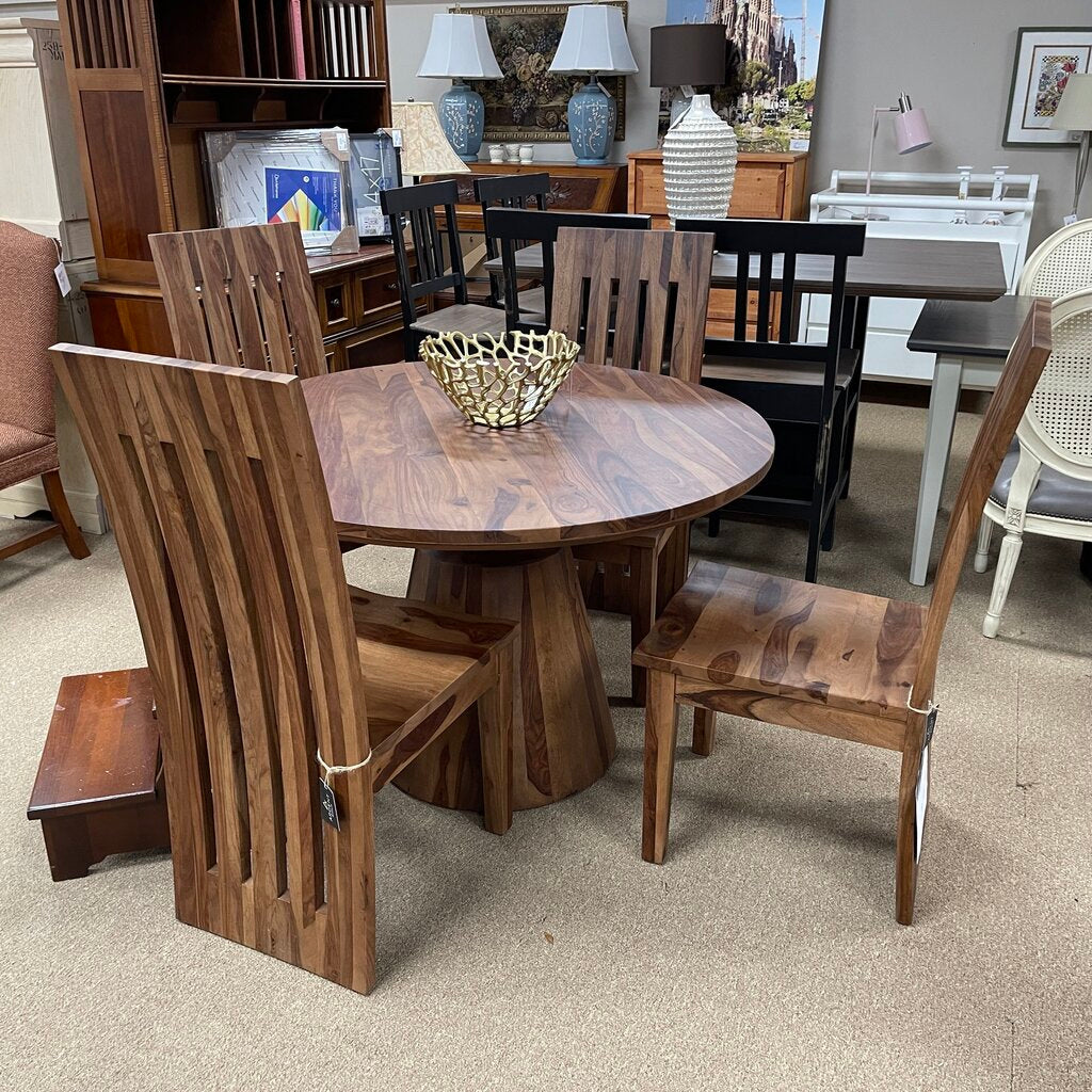 *NEW* Redding Round Table + 4 Chairs