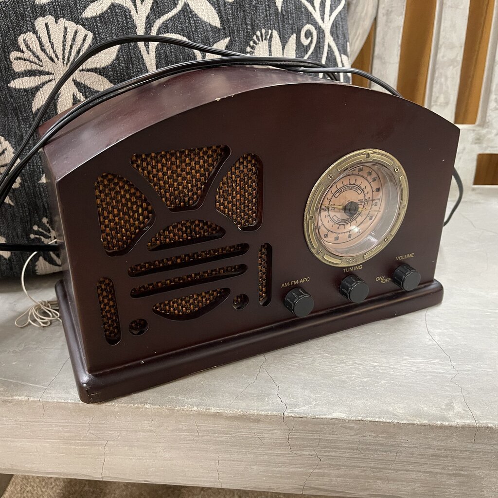 Replica Antique Radio