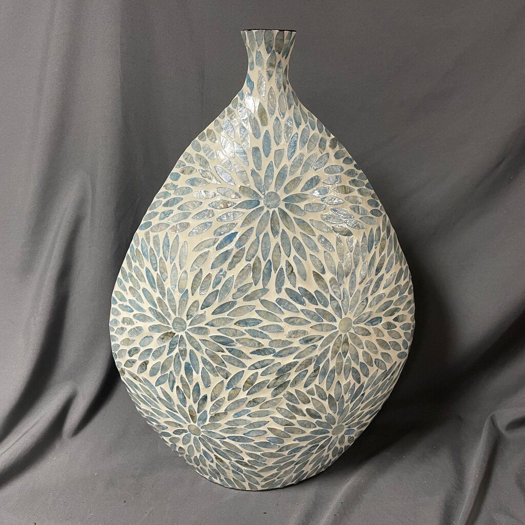 Floral Motif Shell Vase