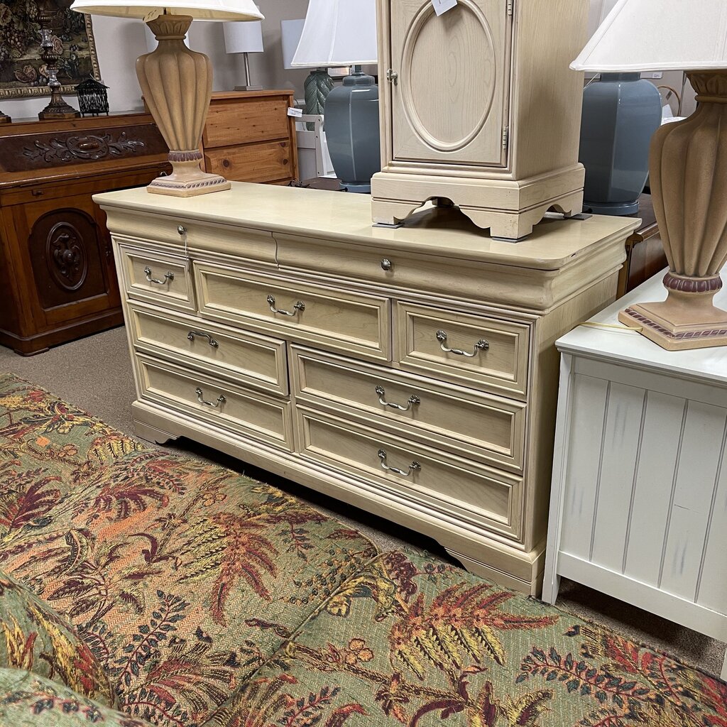 Dresser w/Mirror