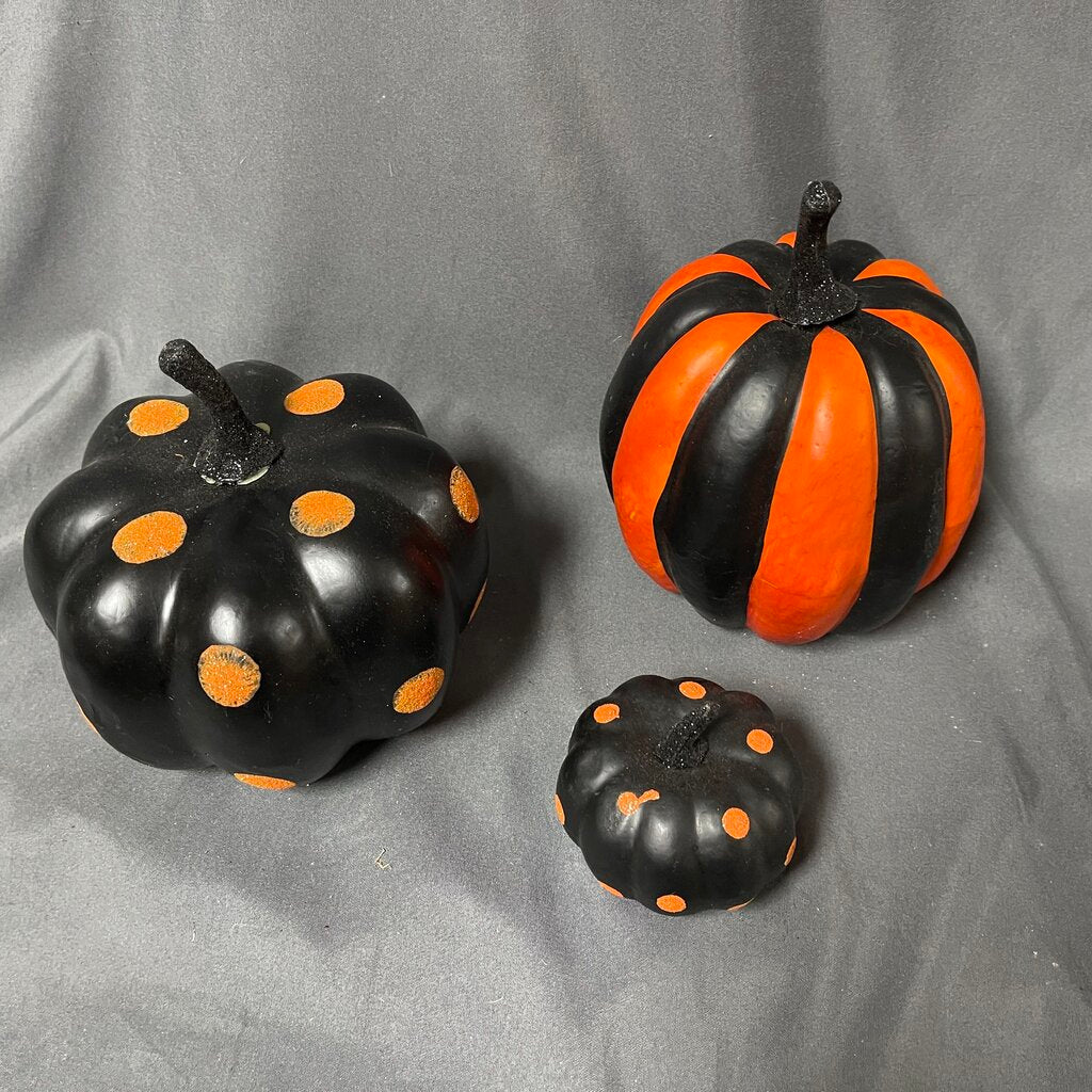 Set/3 Black + Orange Pumpkins