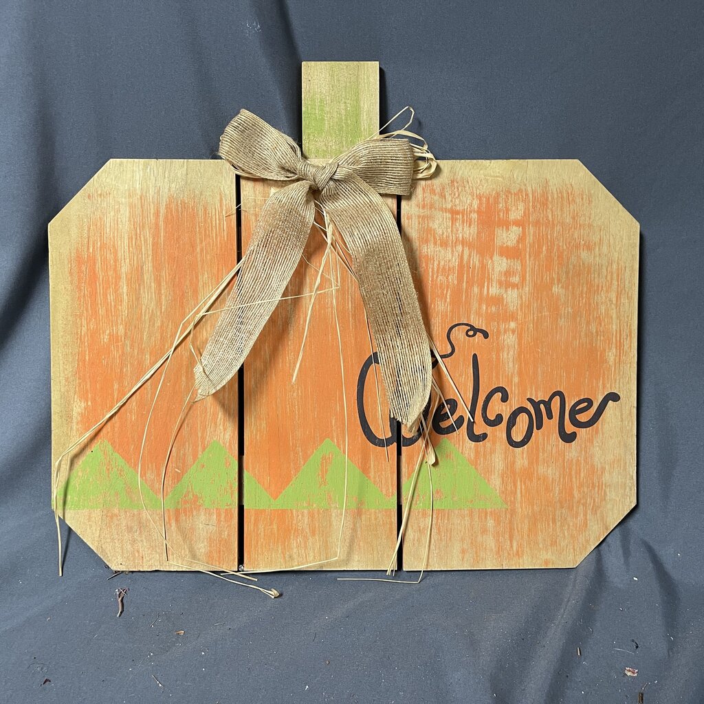 Wood Pumpkin Welcome Sign