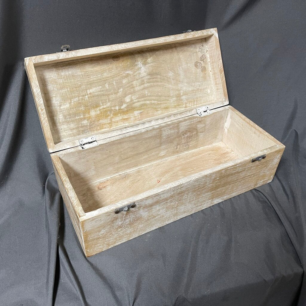 Decorative Wood Box w/Quatrefoil Design
