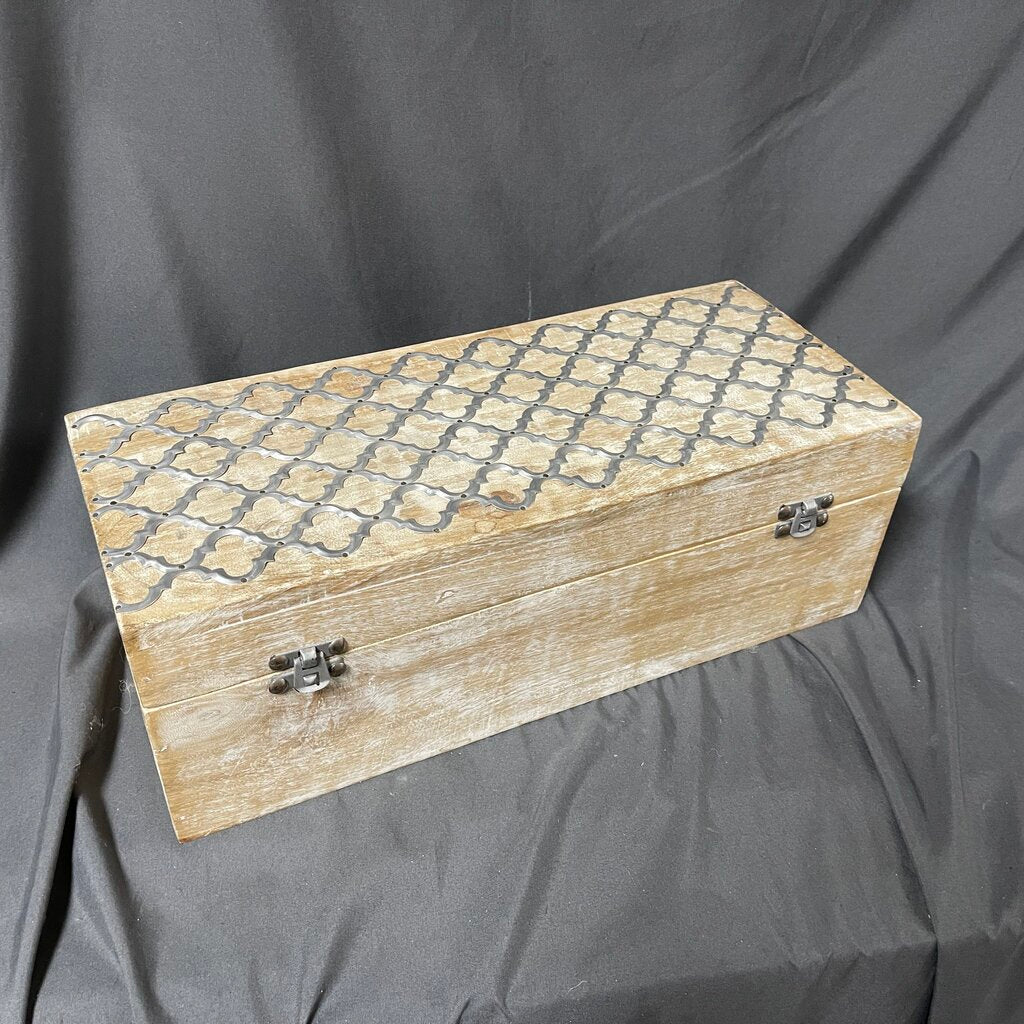 Decorative Wood Box w/Quatrefoil Design