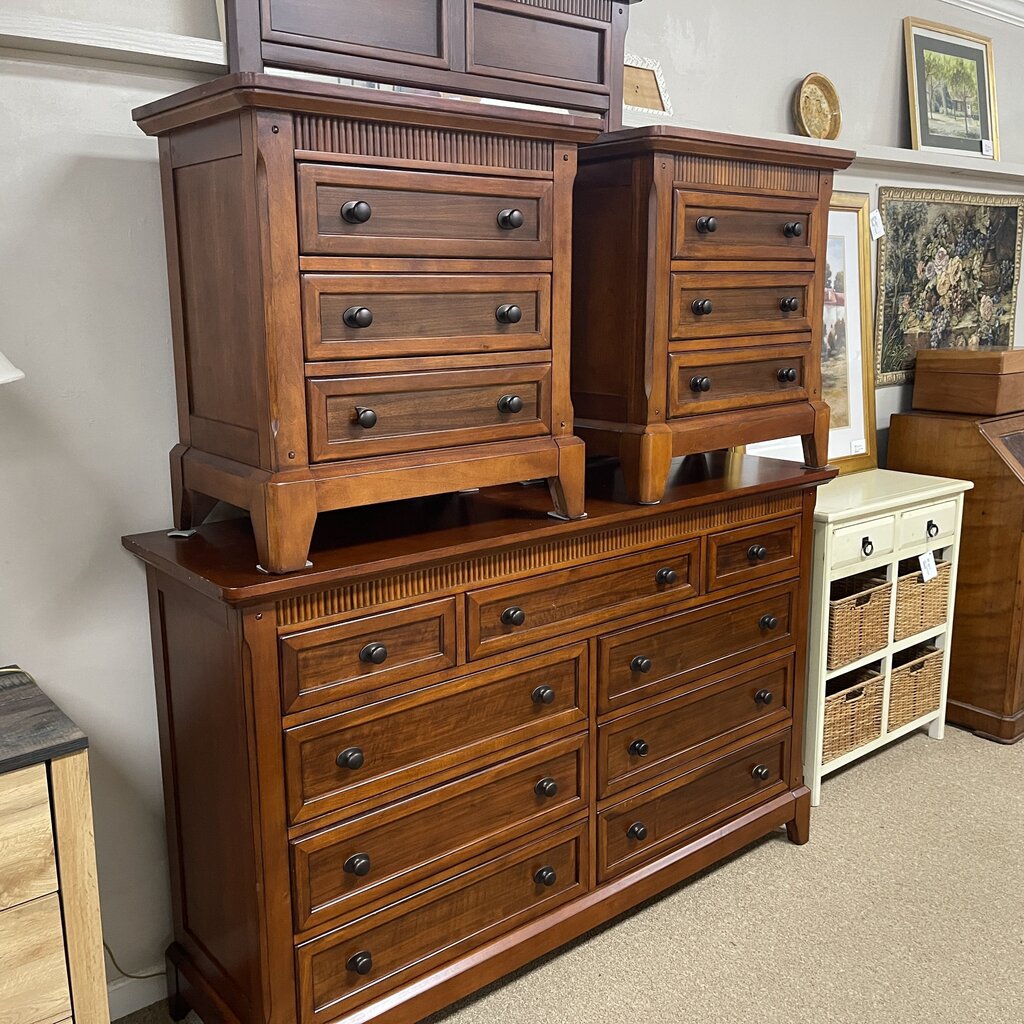 Dresser w/Mirror