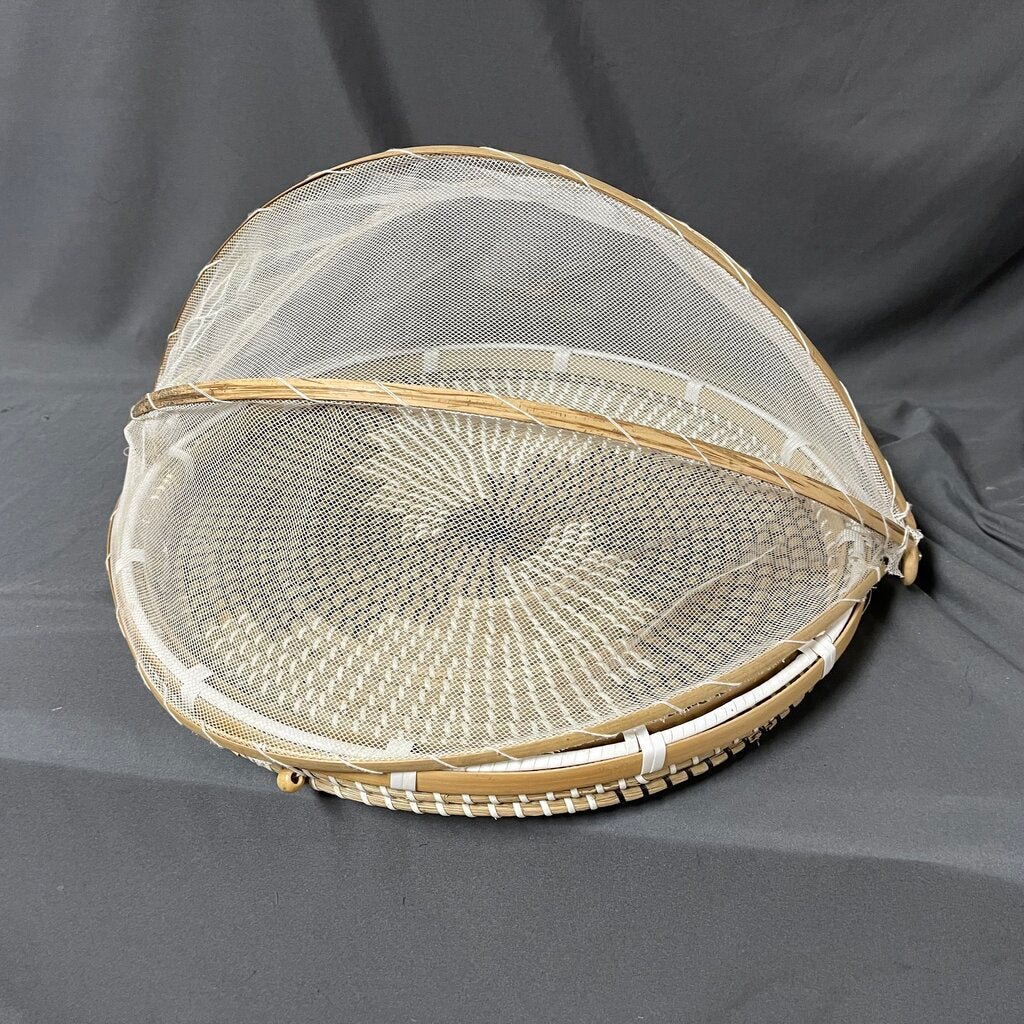 Covered Round Bamboo Picnic Tray