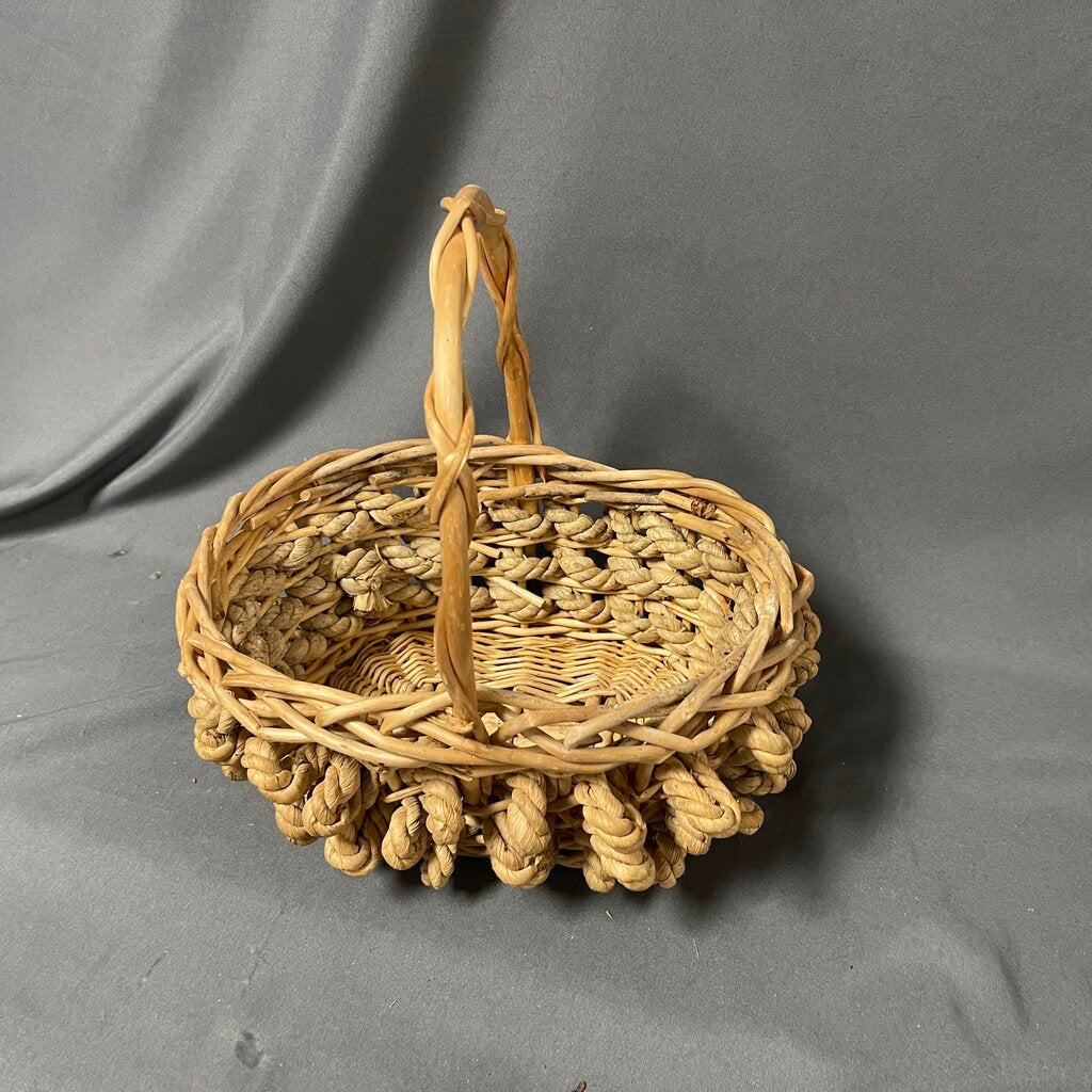Basket w/Handle