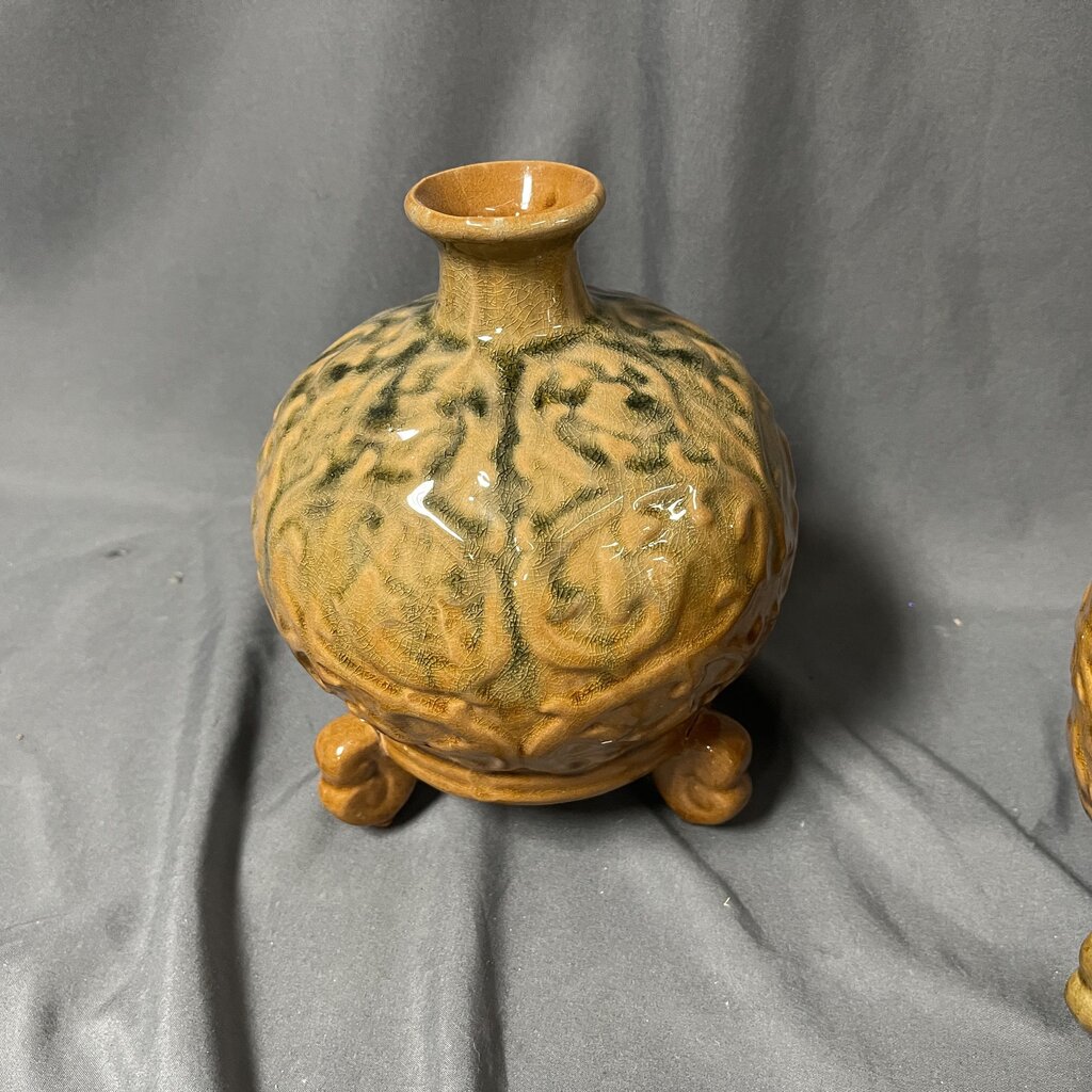 Round Vase on Stand