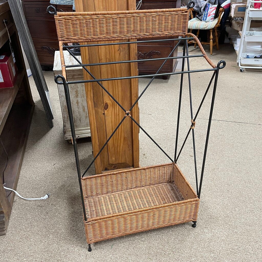 Wicker+Metal Free Standing Towel Rack w/Shelf